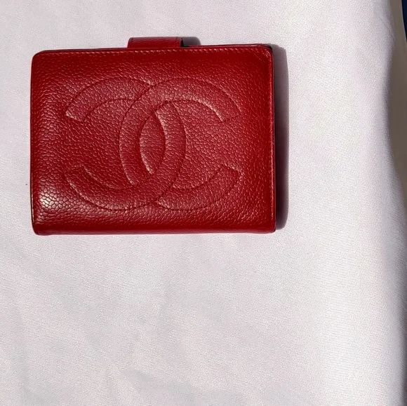 🔥🔥🔥CHANEL Red CC Logo Cavair Wallet Authentic - Picture 2 of 10